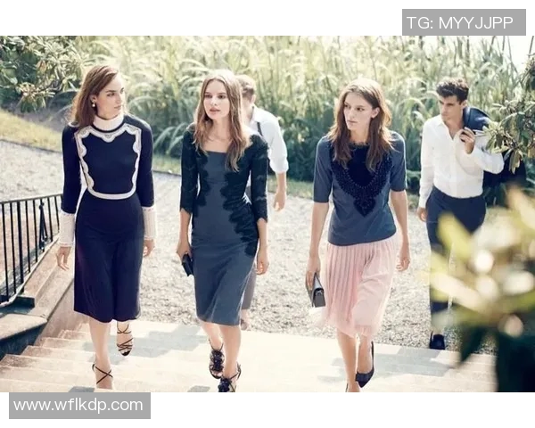 足球明星与女生亲密合照展现青春活力与运动魅力的完美瞬间